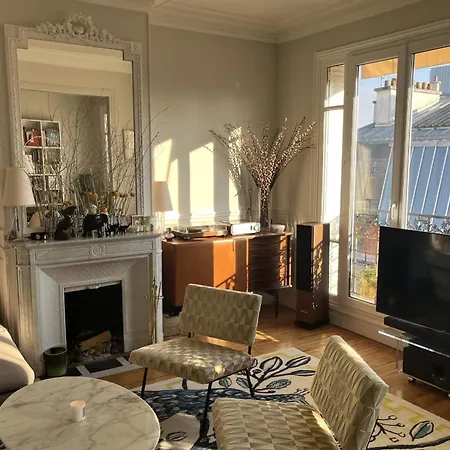 Spacious Cocoon With Balcony Apartment Paris